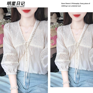 设计感衬衣上衣 女2025夏新款 明星日记气质蕾丝五分袖 花边V领衬衫