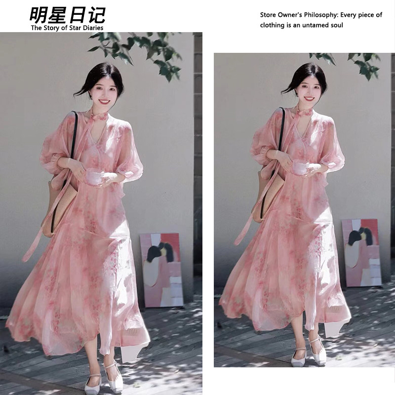 法式2025新款复古碎花V领连衣裙绝美气质宽松显瘦慵懒风御姐长裙