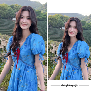 明星日记法式 海边度假收腰长裙 蓝色v领碎花连衣裙女夏季 2025新款