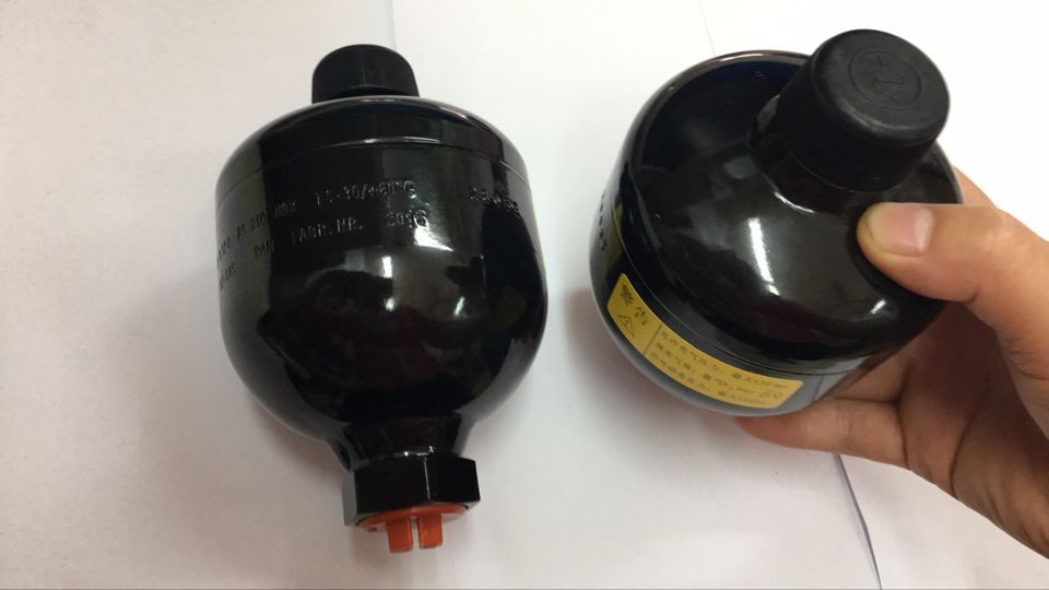 液压油压新款蓄能器V032L汽车液压系统CARELAND储能器ACCUMULATOR