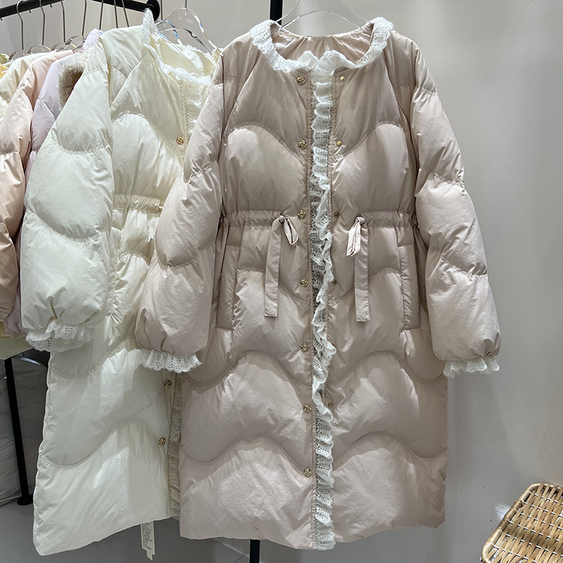 小香风奶呼呼蕾丝花边长款羽绒服
