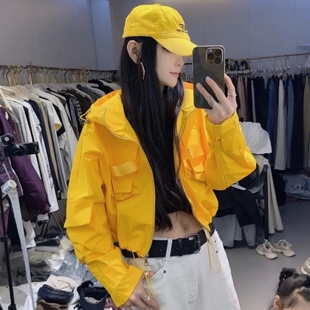夹克潮 大口袋连帽冲锋衣短外套女宽松休闲蝙蝠袖 美式 酷飒辣妹工装