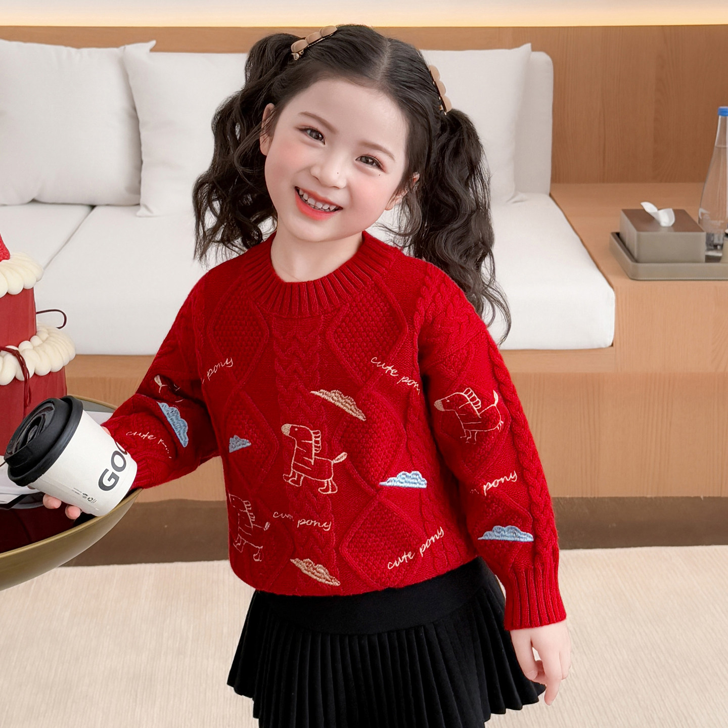 女童新年刺绣小马麻花毛衣冬季2026新款儿童加厚女宝宝洋气毛线衣