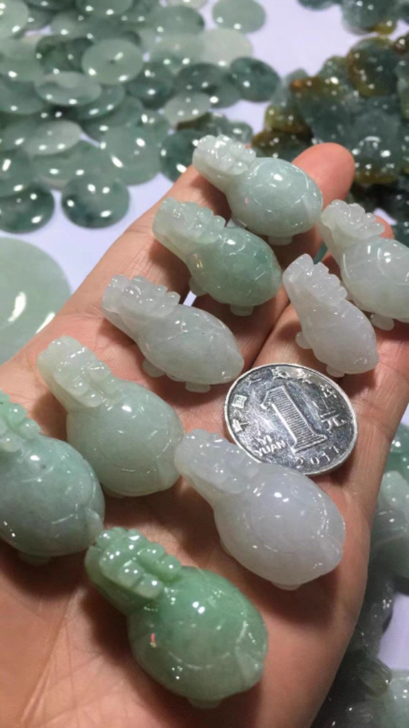 天然A货翡翠玉龙龟吊坠项链健康吉祥本命年饰品12生肖貔貅麒麟