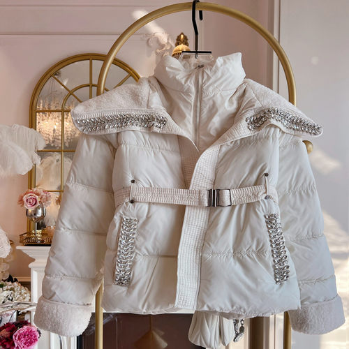 2025年冬季拼接羊羔绒翻领棉服外套重工镶钻收腰显瘦棉袄面包服女