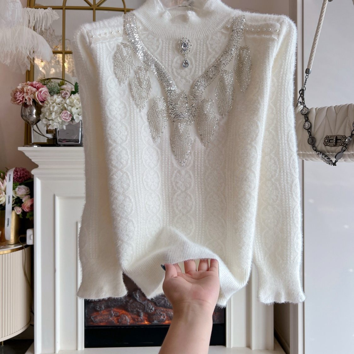 加绒加厚蕾丝衫上衣小衫女2025年秋冬新款重工镶钻高领羊绒打底衫