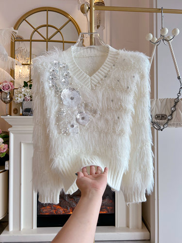 水貂绒宽松v领毛衣女装2025年秋冬设计感重工镶钻甜美气质针织衫