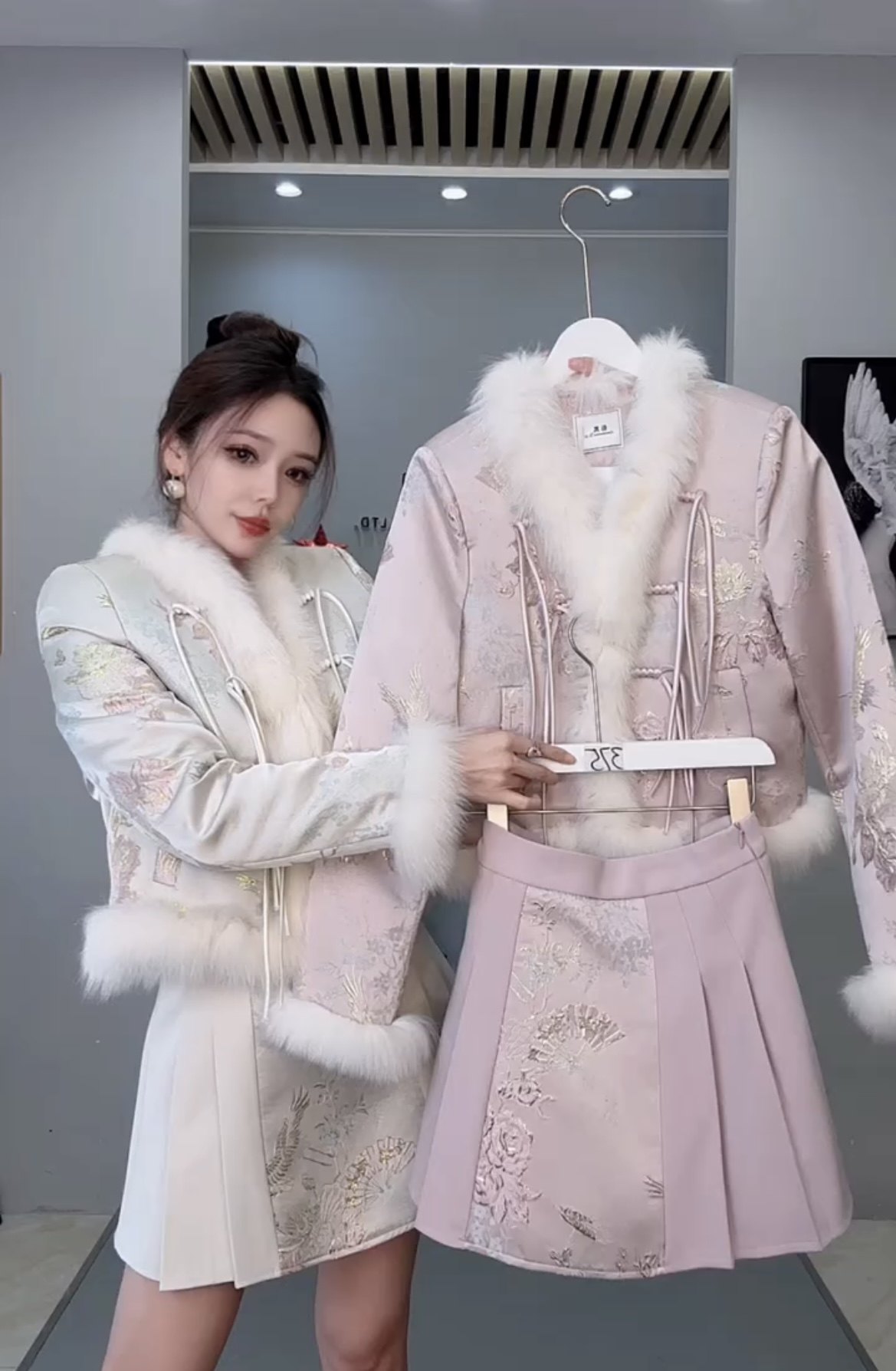 新中式国风羽绒服外套重工刺绣改良狐狸毛开衫优雅半身裙套装女冬