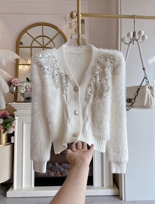 设计感重工镶钻针织开衫女装2025年秋冬水貂绒v领麻花单排扣毛衣