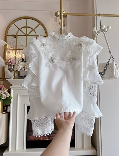 2025年秋冬原创重工镶钻蕾丝衫上衣女轻奢风气质收腰宽松小衫衬衣