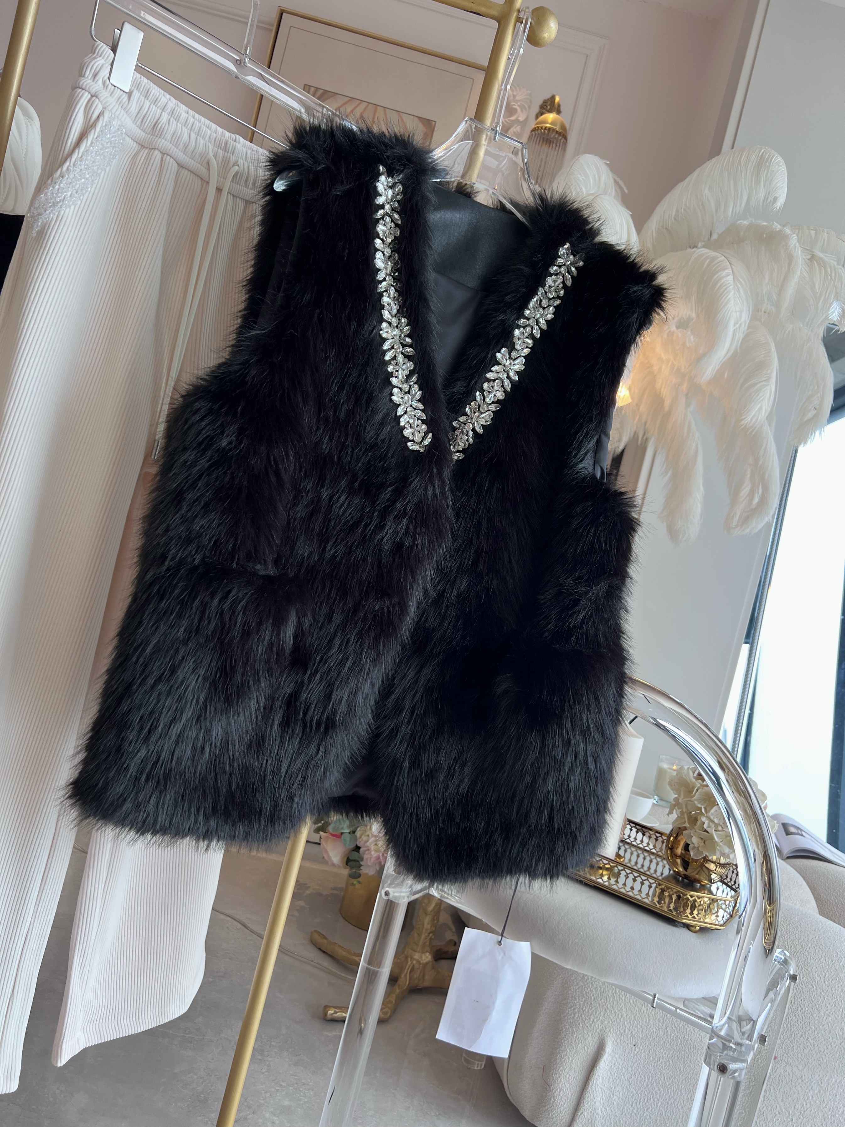 2023年冬季新款重工轻奢水钻羊羔绒马甲背心宽松加厚马夹外套女装