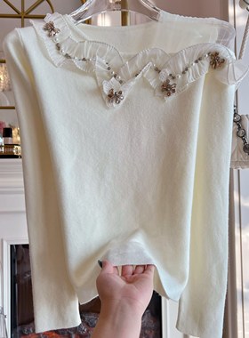 韩国设计感斜肩荷叶边白色打底衫内搭重工镶钻宽松套头长袖毛衣女