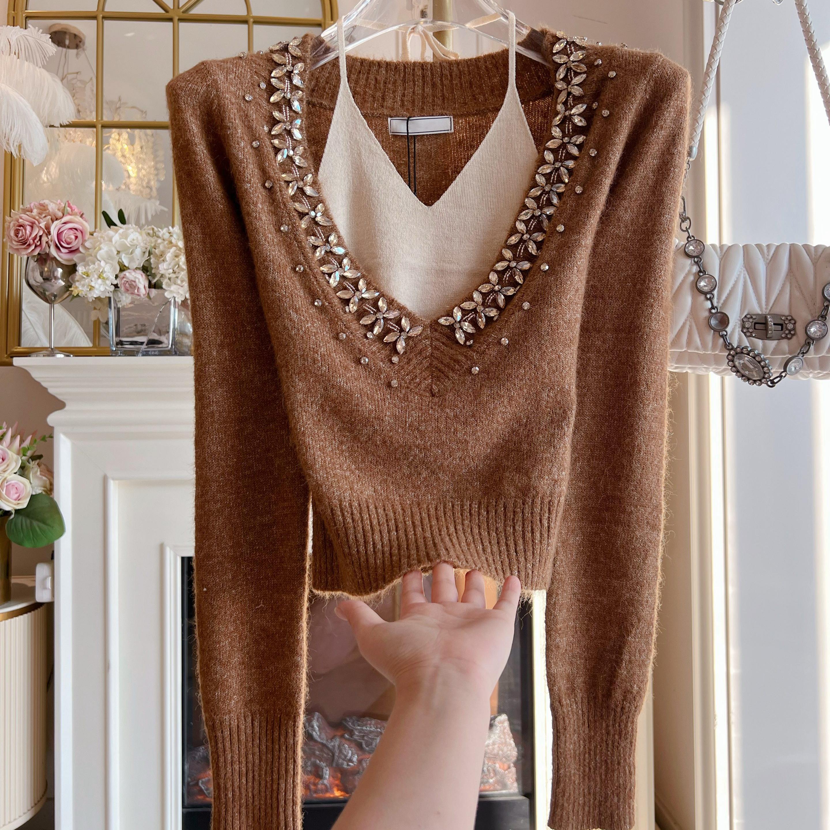 纯欲风挂脖假两件毛衣女装韩国设计感重工镶钻v领显瘦气质针织衫