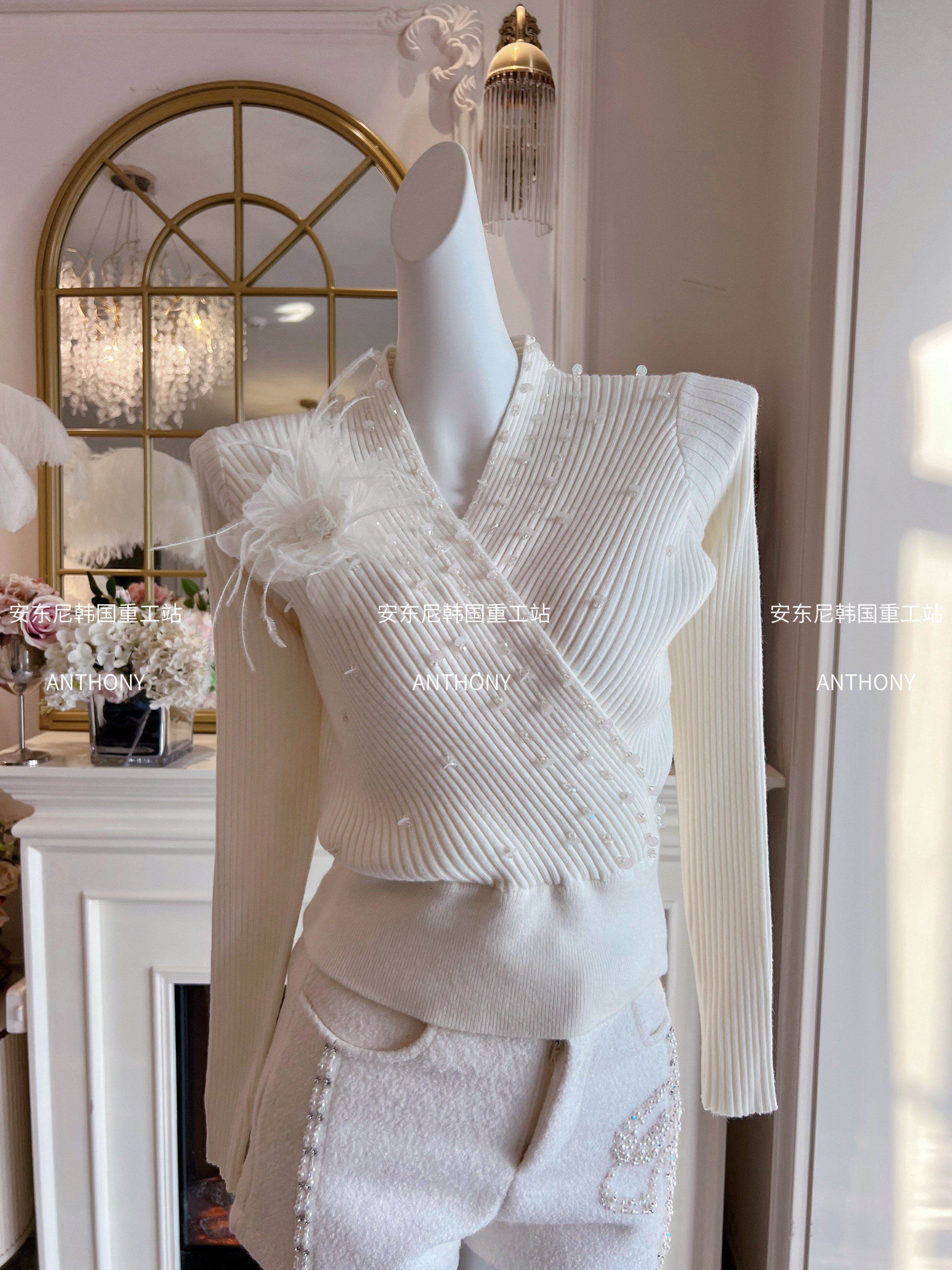 小香风法式小众设计感重工烫钻针织衫女装纯欲风交叉性感镂空毛衣