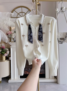 2025年秋冬新款翻领丝巾针织衫开衫重工镶钻长袖羊绒单排扣毛衣女