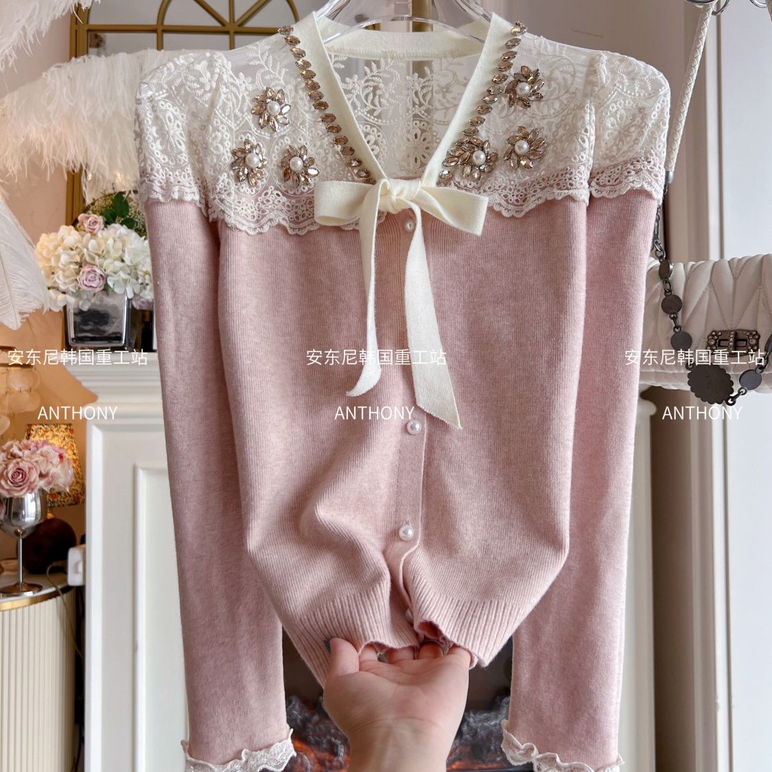 法式小众蝴蝶结镶钻毛针织衫女2025年秋冬宽松v领套头镂空打底衫