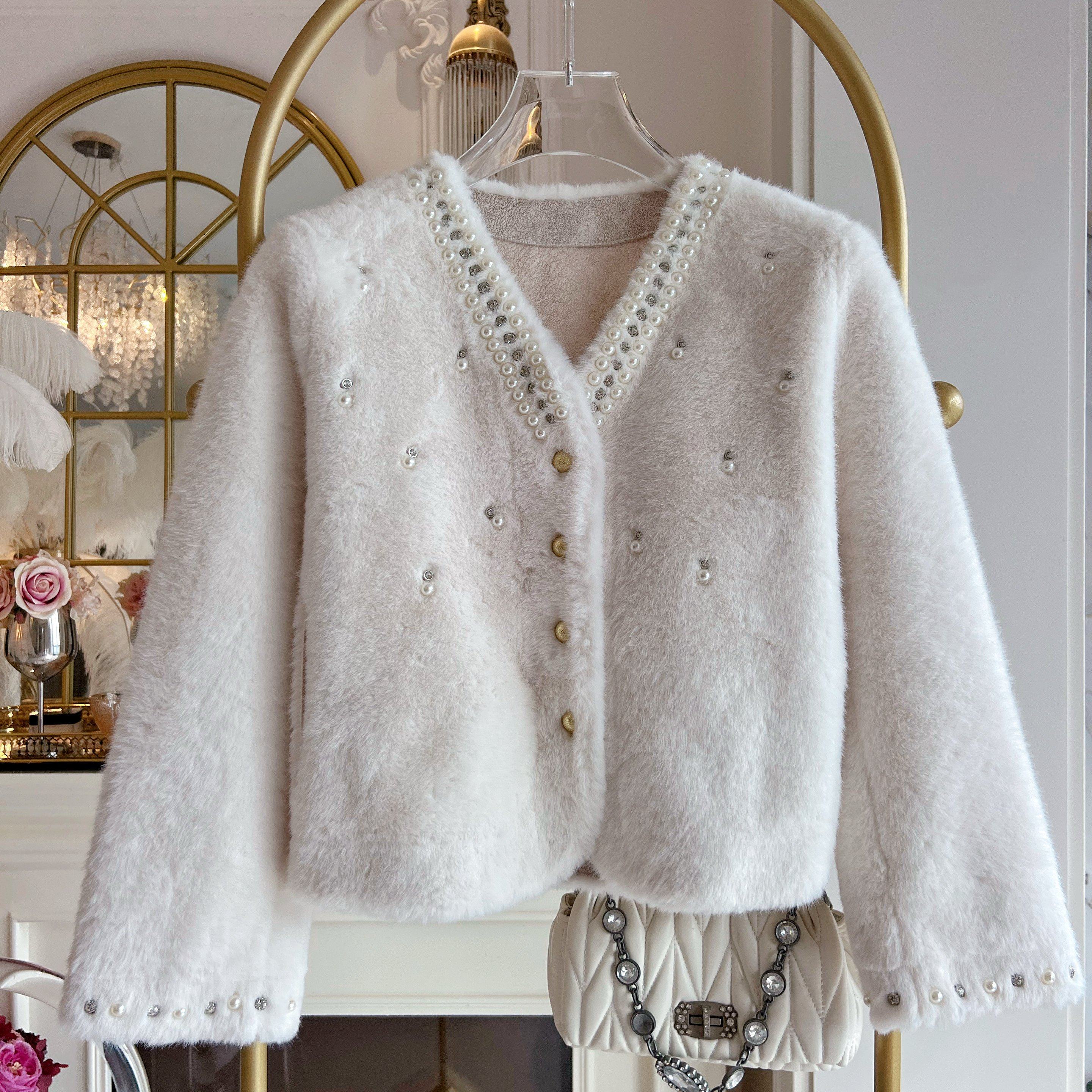 名媛风皮毛一体短外套女设计感重工镶钻v领单排扣毛茸茸开衫冬季