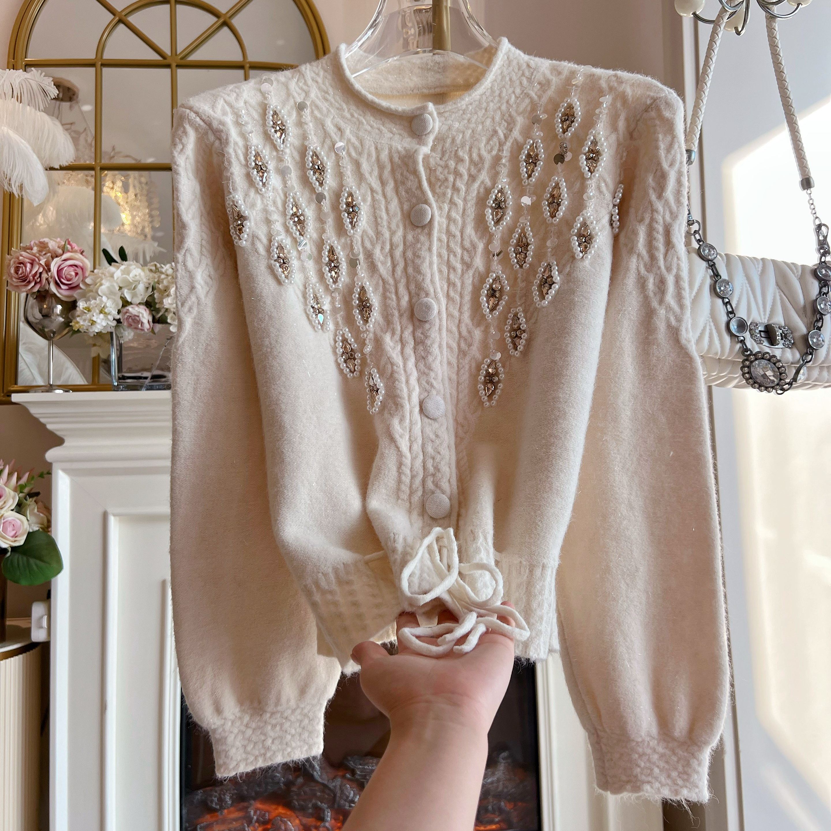 韩国设计感麻花绑带毛衣外套女装重工镶钻宽松单排扣白色针织开衫