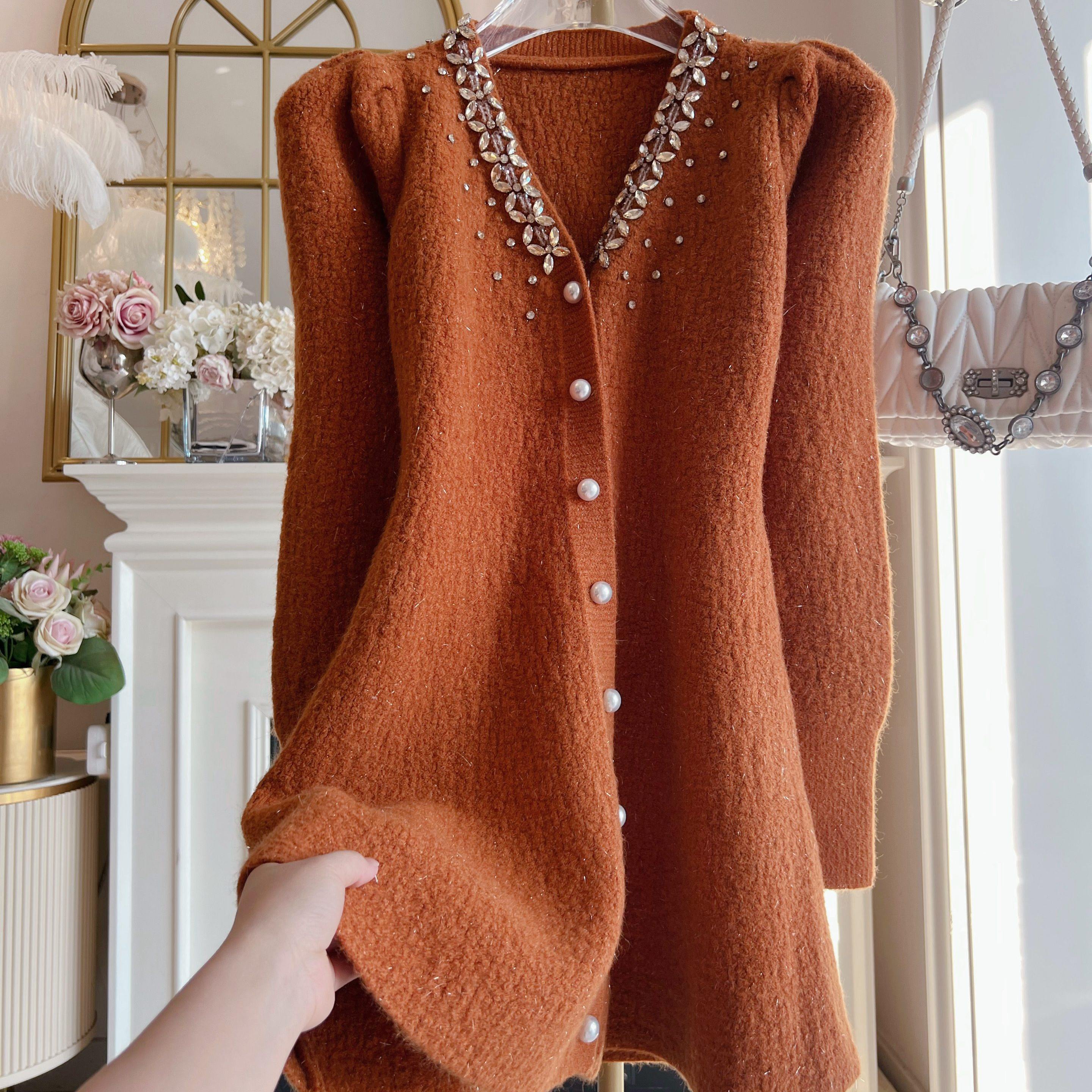 2025年冬季重工镶钻v领单排扣收腰显瘦加厚毛衣中长款连衣裙女装