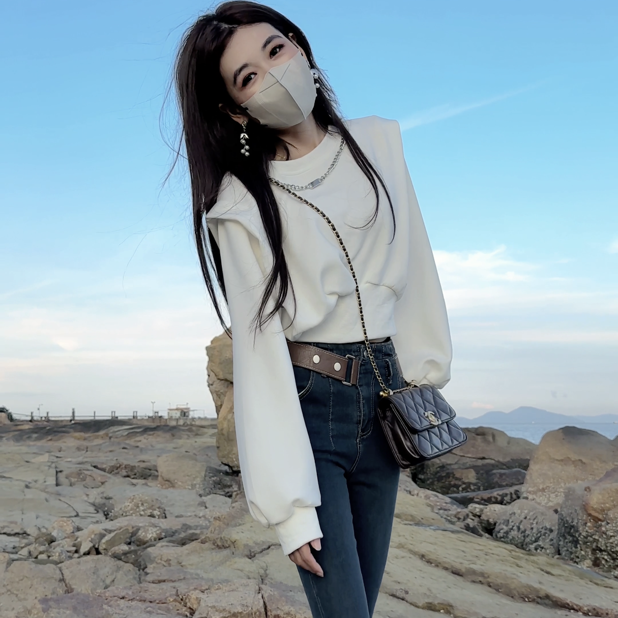 洋气时尚圆领套头卫衣女2025秋季新款短款外穿显瘦蝙蝠袖上衣白色