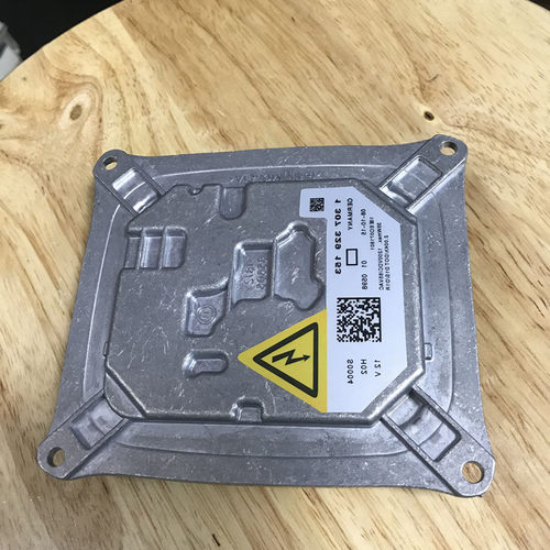 适用宝马E93E70 X5MINI奥迪TT索兰托大灯氙气电脑板博世D1S安定器