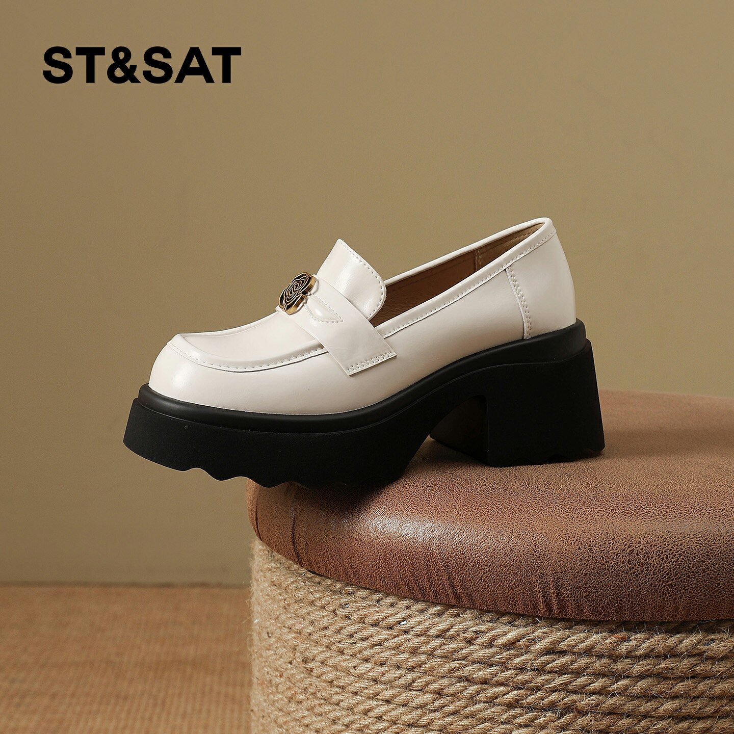 星期六山茶花厚底乐福鞋女英伦新款白色粗跟小皮鞋学院风深口单鞋