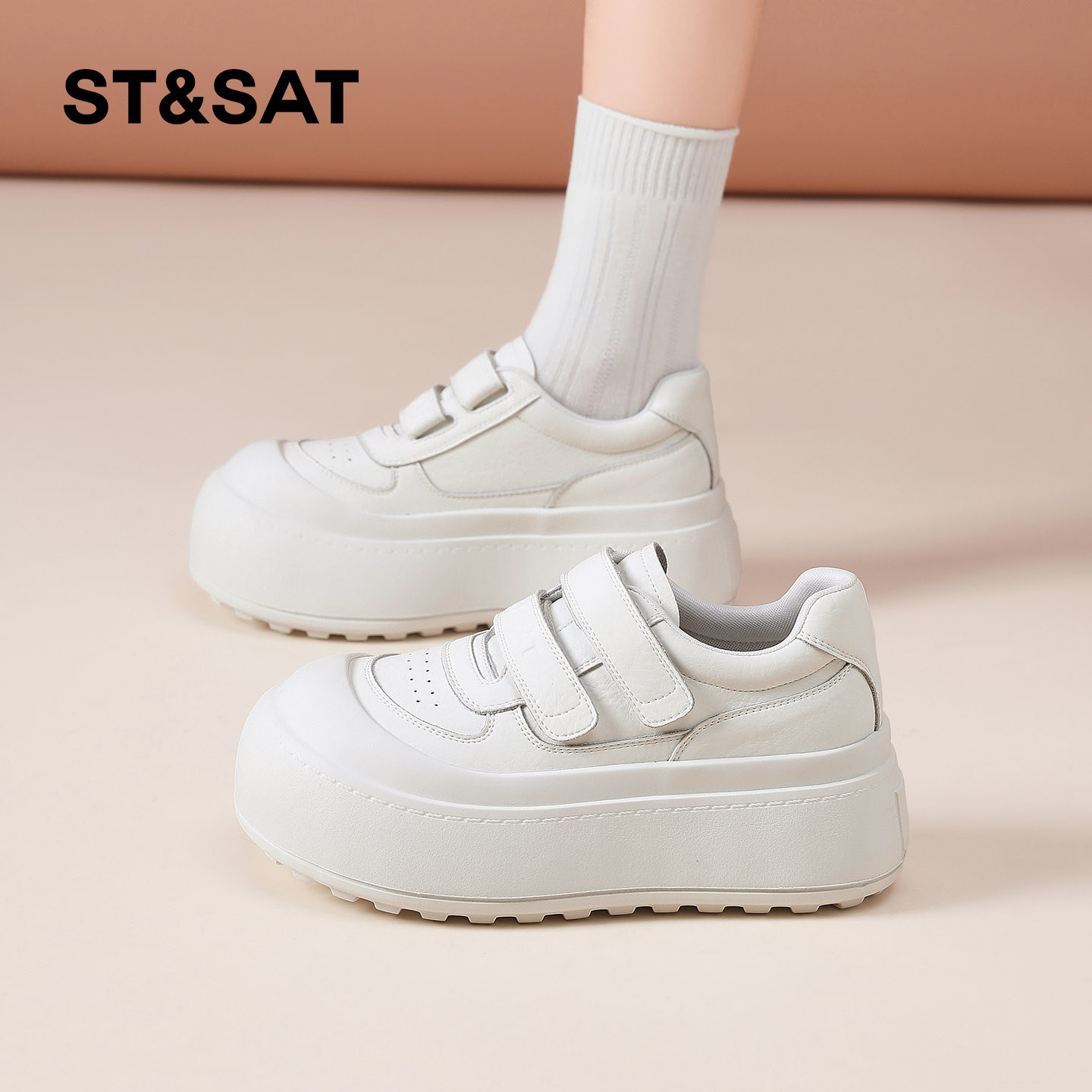星期六厚底小白鞋女2026春季内增高休闲百搭板鞋魔术贴大头面包鞋