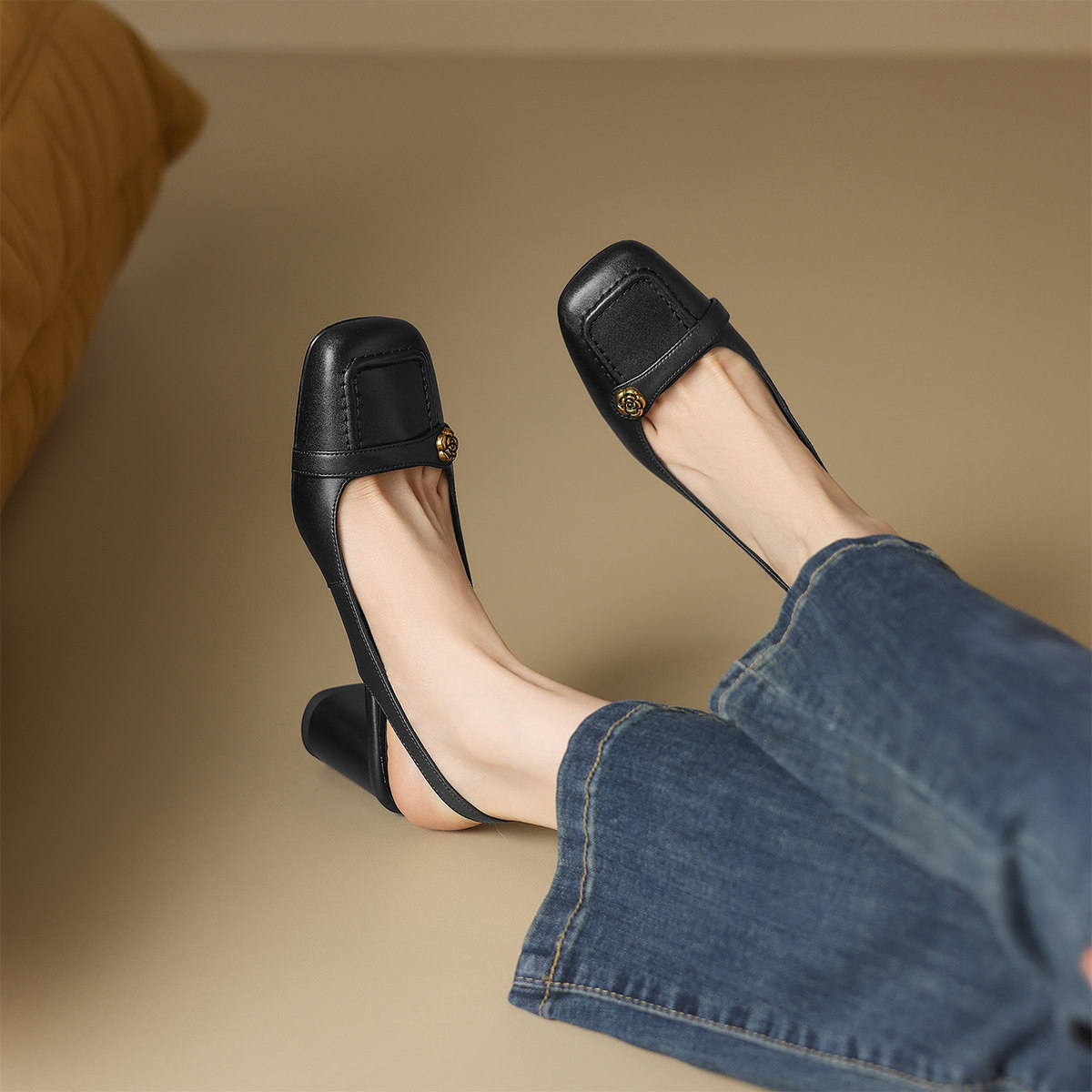 星期六方头山茶花包头凉鞋配裙子不累脚夏季新款软底上班通勤鞋女