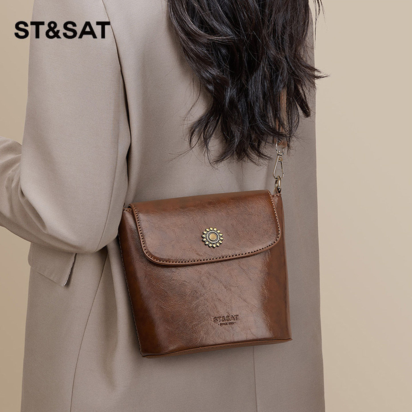 星期六水桶包女式新款夏季单肩斜挎小包高级感通勤手机包百搭