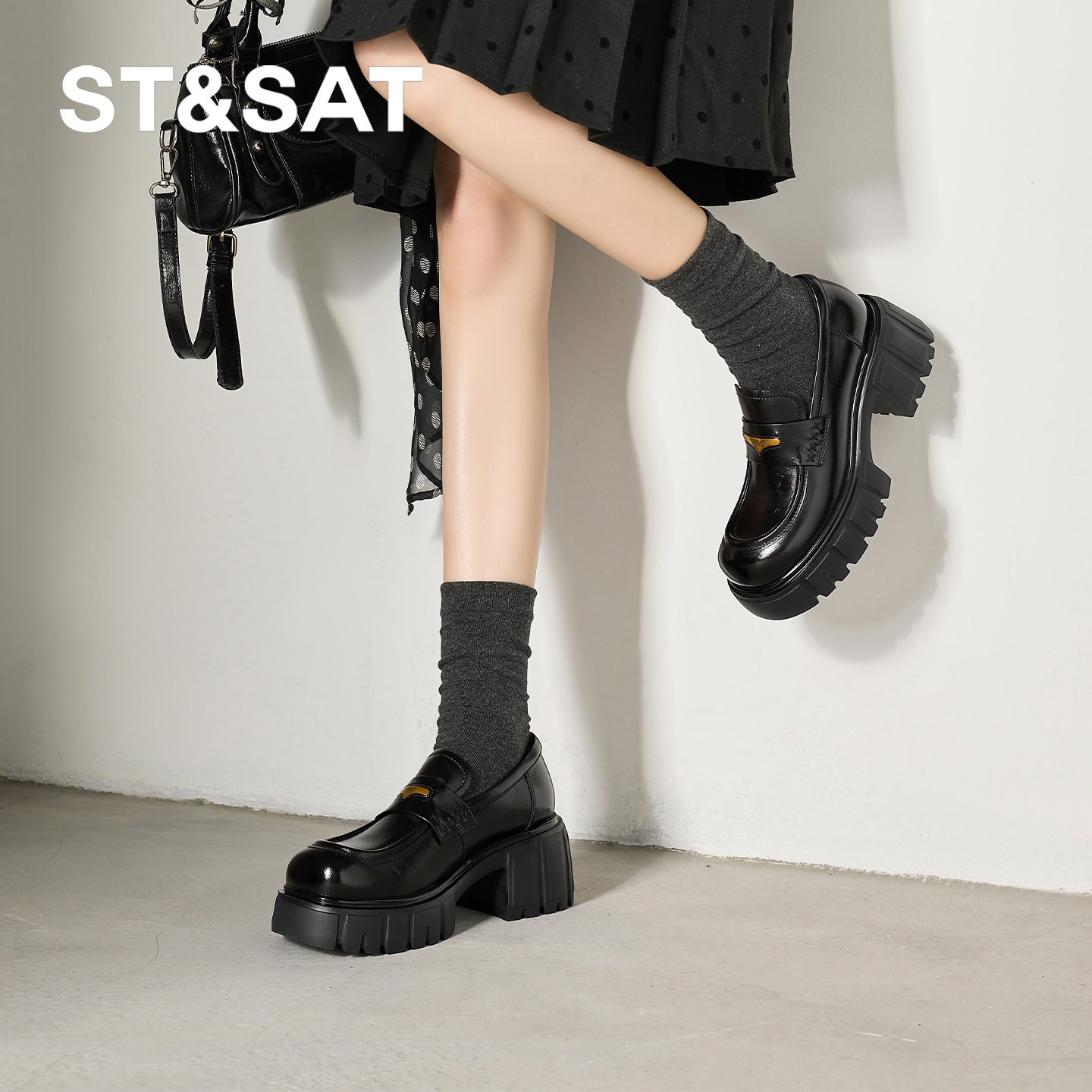 星期六百搭乐福鞋女2026年春季新款一脚蹬休闲厚底增高黑色小皮鞋