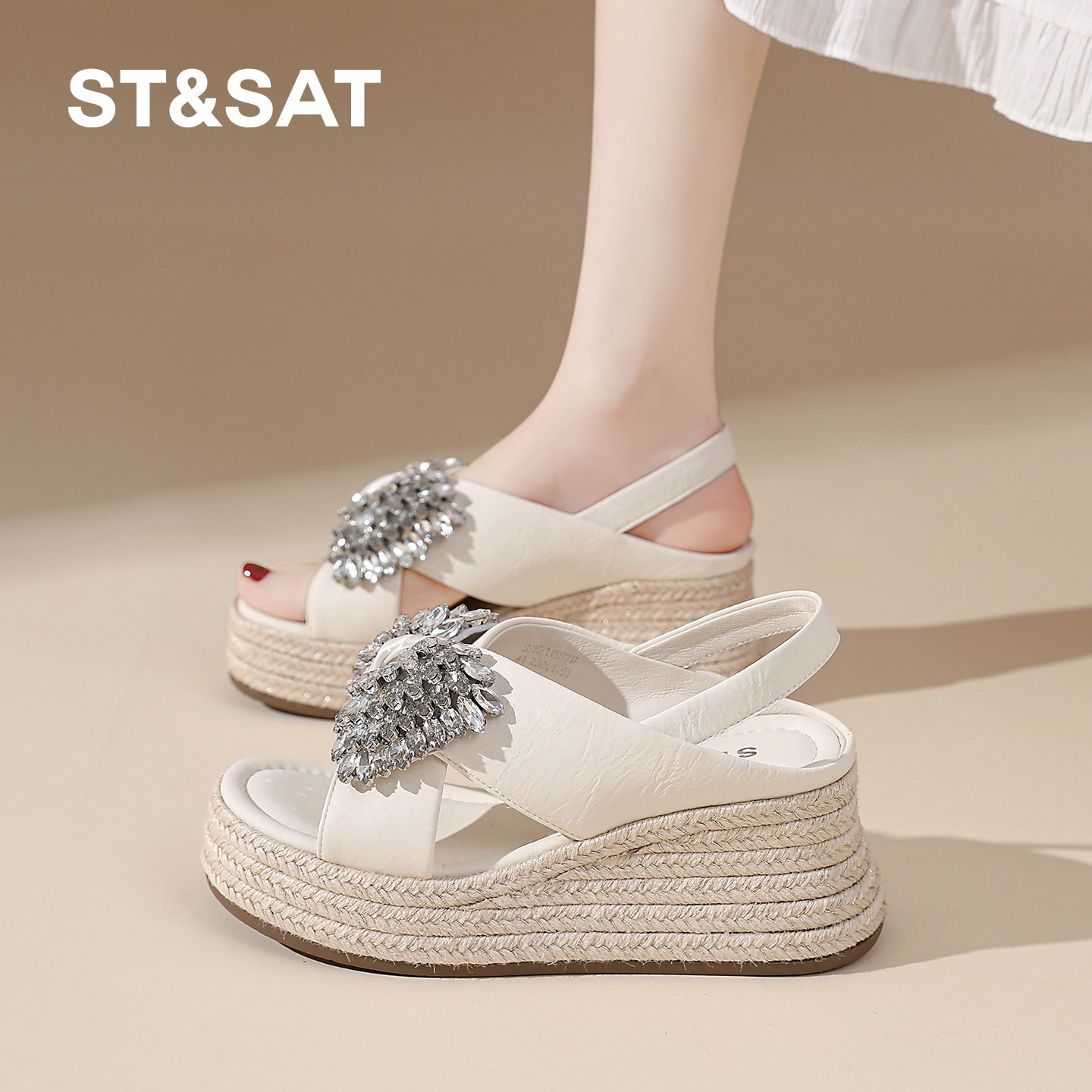 星期六厚底凉鞋女2026新款夏季水钻装饰外穿轻奢风坡跟女鞋配裙子