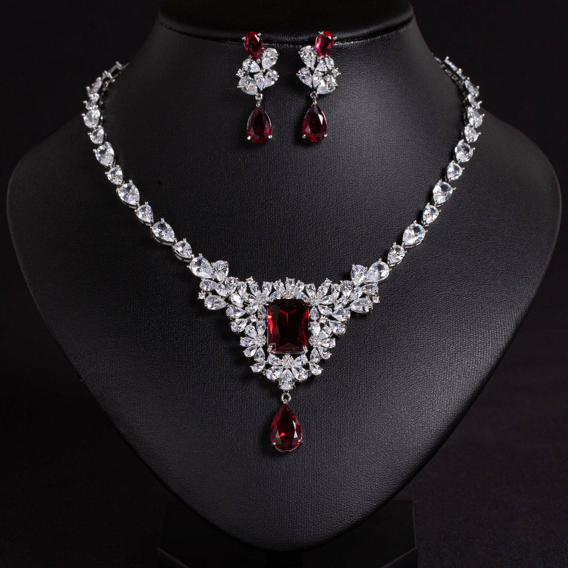 亮雅丽人2025新款新娘锆石项链耳环婚纱饰品结婚套链婚庆项链