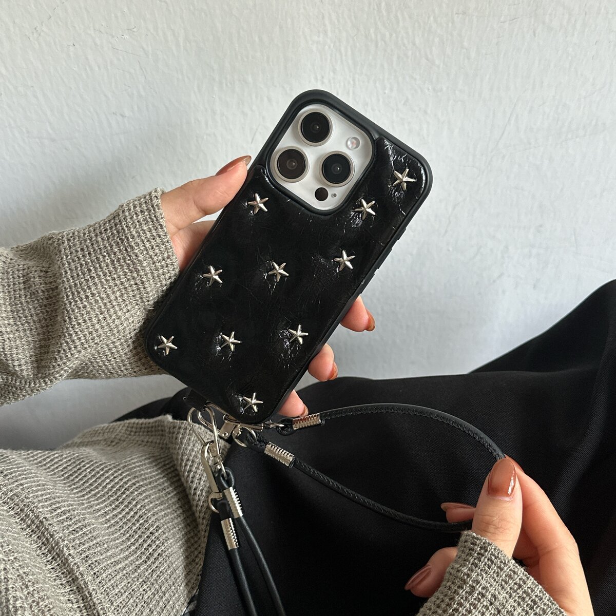 爱珀客刺绣蜡皮满屏小星星适用于苹果16/15/14/13/promax手机壳iphone16promax可爱卡通带挂绳保护套
