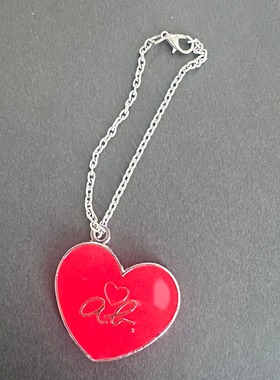 热卖杂志附录agnes b红色爱心挂件包挂 吊坠