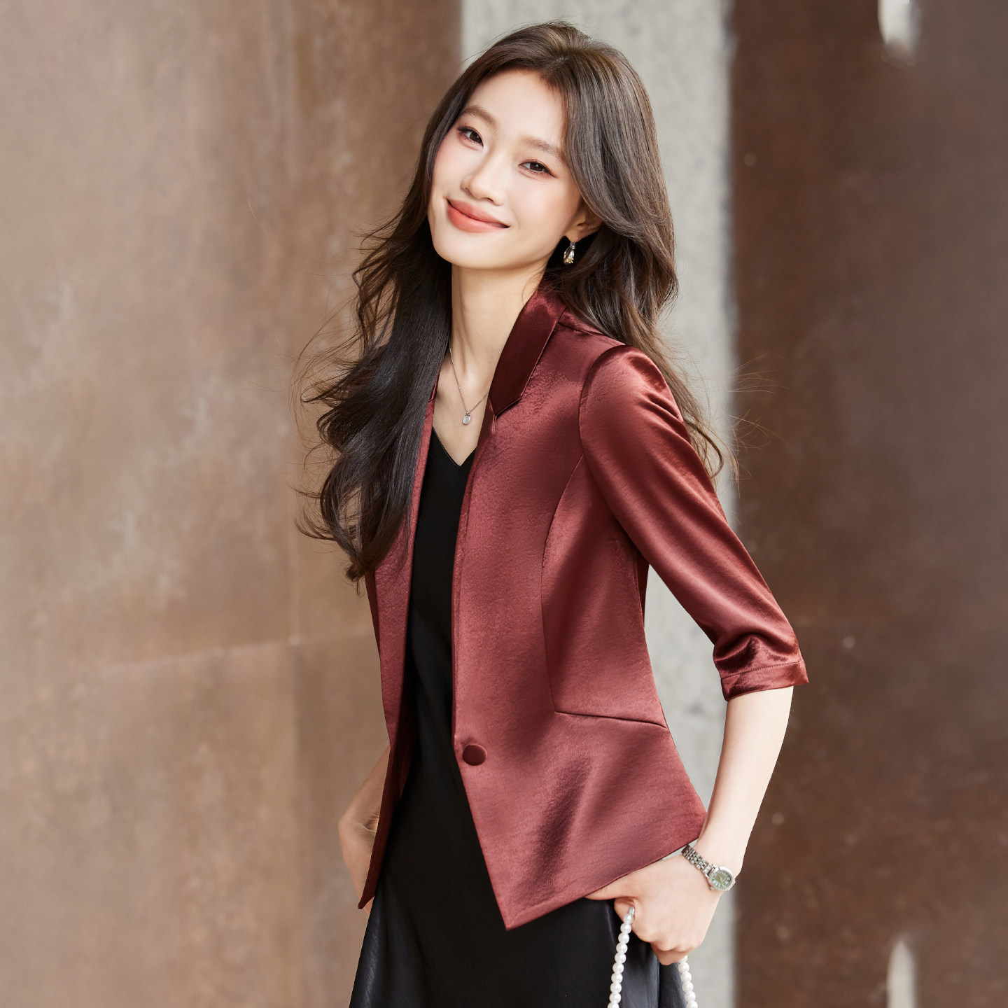 高级感缎面西装外套女薄款夏季新款小个子套装短款2026西服上衣
