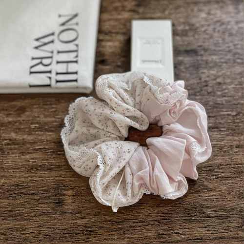 春夏清新不腻的藕粉色小碎花拼接肠圈 中号常规百搭头花发圈女