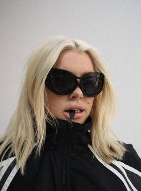 大框蝶形镂空墨镜显脸小遮脸