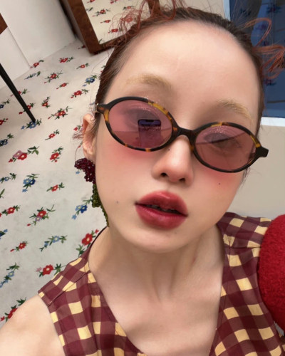 时髦书呆子小椭圆墨镜TR材质偏光