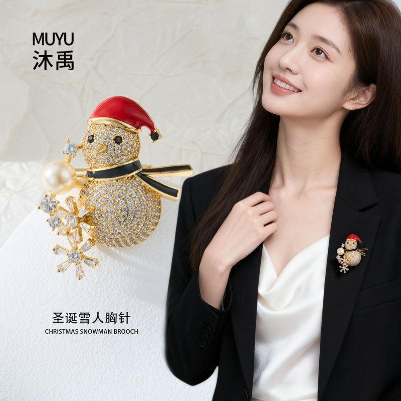 圣诞礼赠佳选立体满锆雪人胸针时尚感铜合金镶锆滴油别针衣饰