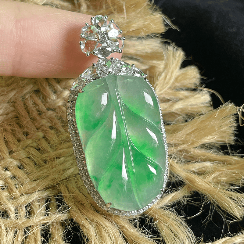 精品缅甸A货种天然翡翠叶子吊坠