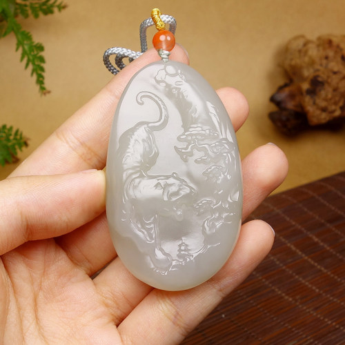 【天石玉器】和田玉虎虎生威生肖虎挂件吊坠55.164g