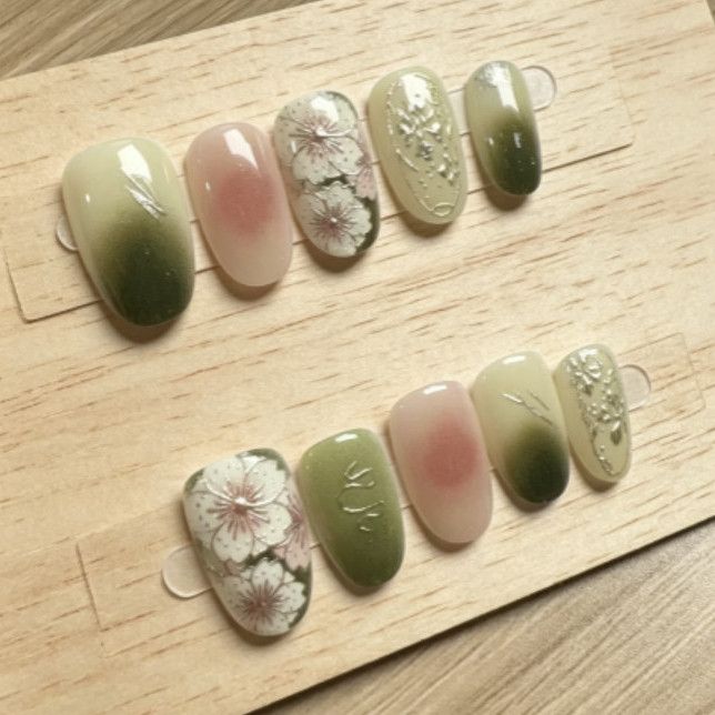 新中式墨绿渐变手绘樱花穿戴甲裸粉腮红银线条短椭圆国风半手工