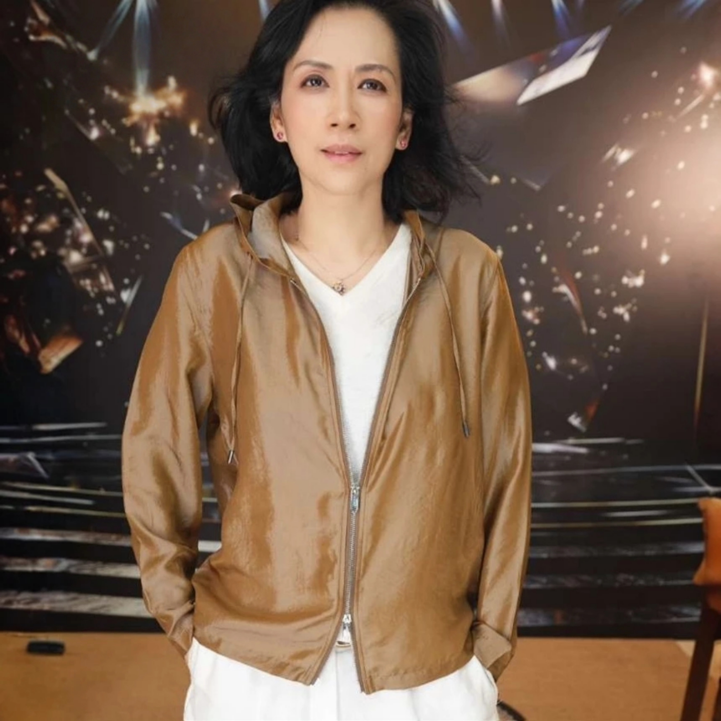 春季休闲风简约长袖连帽拉链夹克男带帽薄款透气防晒日常百搭外套