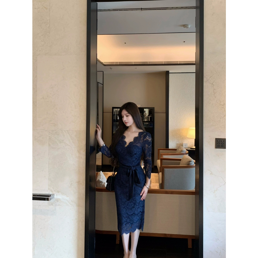 轻熟纯欲风v领长袖连衣裙女秋季绑带修身中长款收腰蕾丝包臀裙子