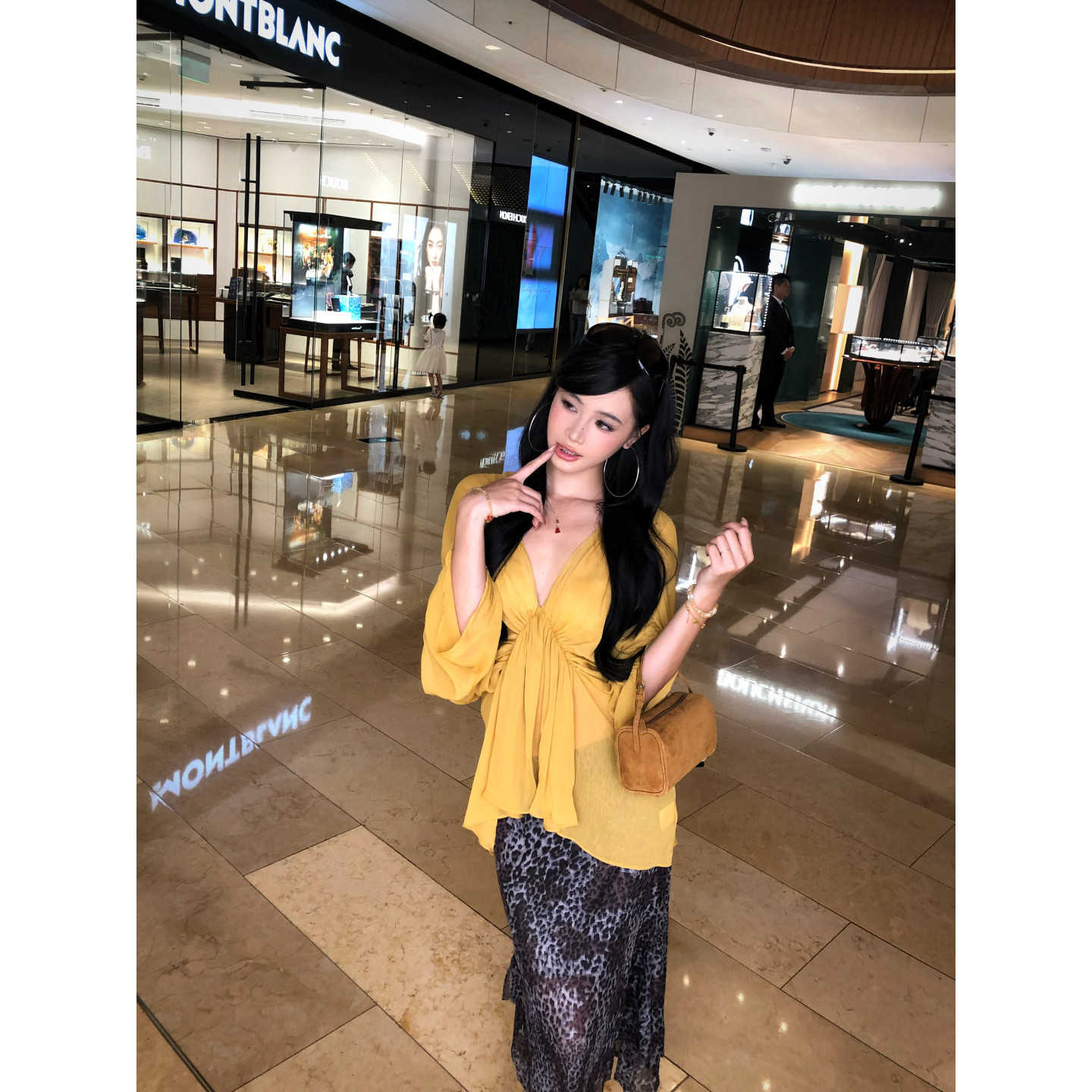 实拍实价 小众慵懒风姜黄色褶皱上衣女豹纹弹力不规则松紧半身裙