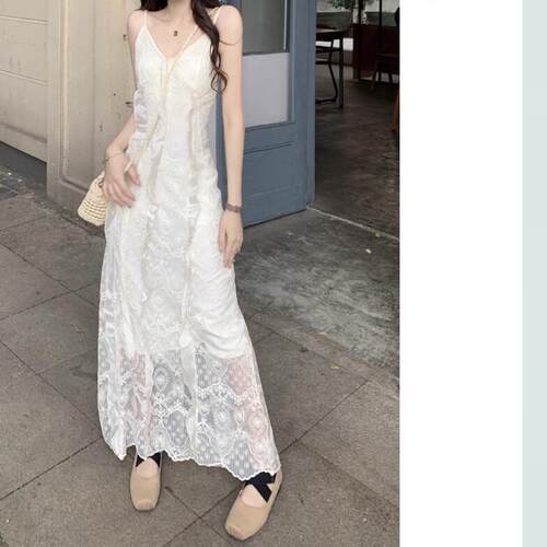 海边度假V领蕾丝吊带连衣裙女2024新款春季桔梗法式气质仙女长裙