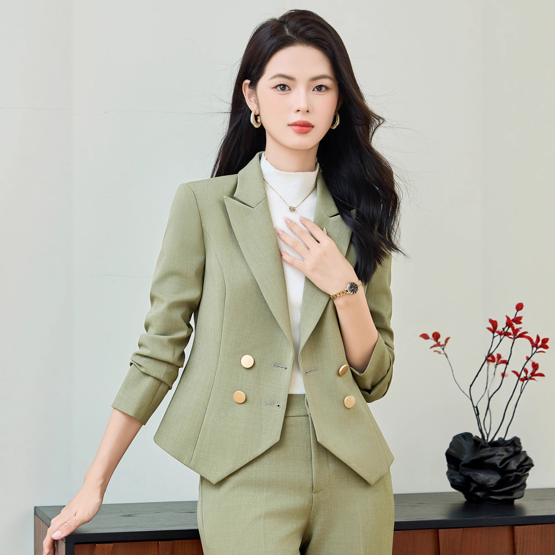 2025秋季新款高端双排扣西服套装女气质淑女小香风短款职业装