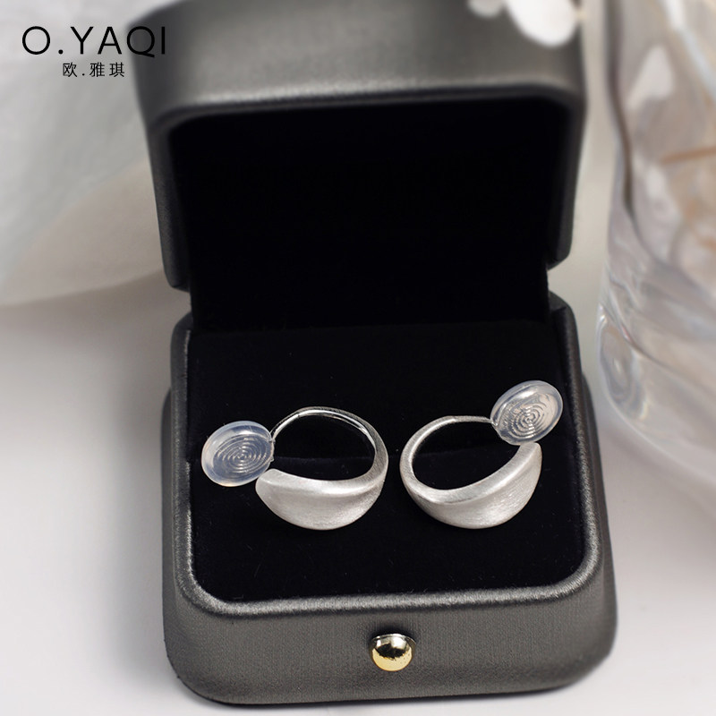 简约银色拉丝素圈蚊香盘耳夹通勤