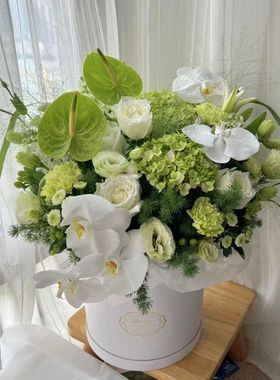 白绿色抱抱桶白玫瑰宁波鲜花店同城速递生日慈溪余姚北仑宁海送花