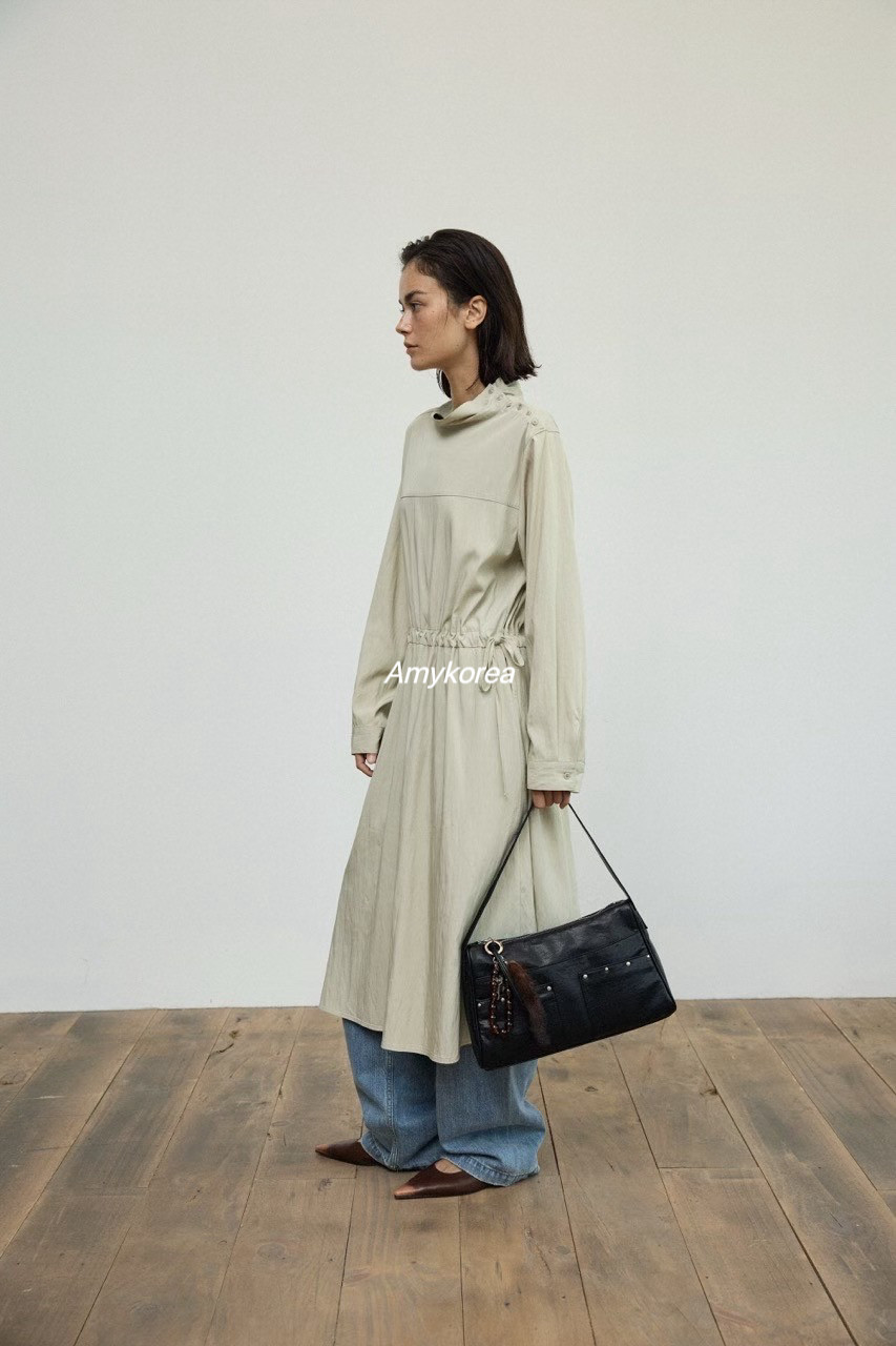 wearable Amy韩代 25fw 东大门 时尚长袖立领 侧开扣 连衣裙 抽绳